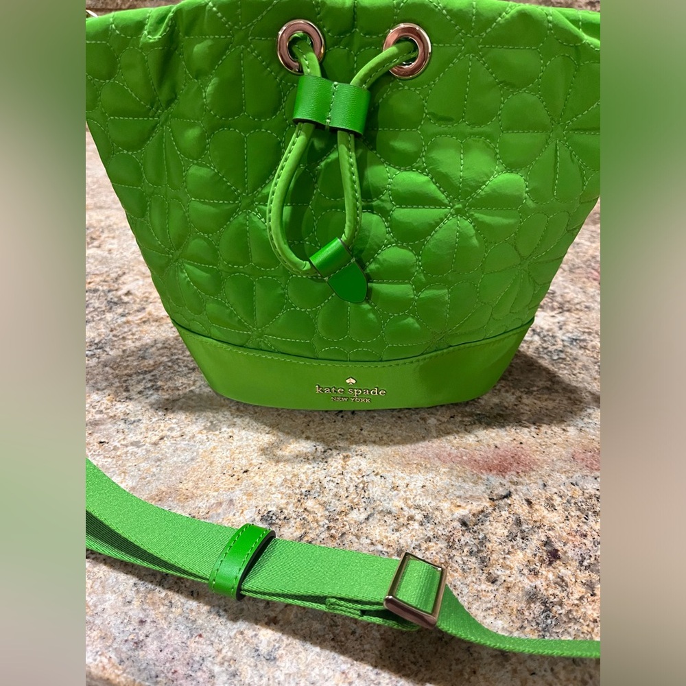 NWOT KATE SPADE GREEN FLOWER BUCKET BAG